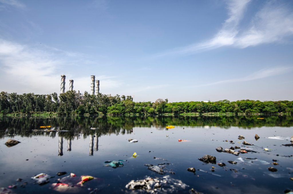 La qualité de l'eau est affectée par la pollution